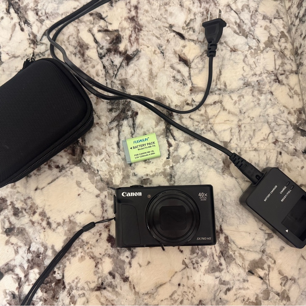 Canon Black Digital Camera with Charger and Case